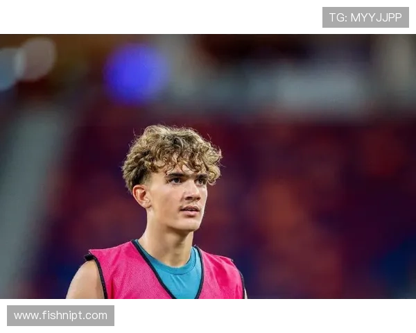 阿森纳公开训练赖斯等核心缺席 阿森纳公开训练赖斯等核心缺席